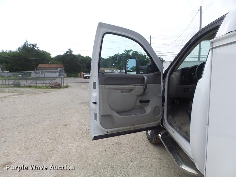 image for item DD7216 2011 Chevrolet Silverado 3500HD utility bed pickup truck