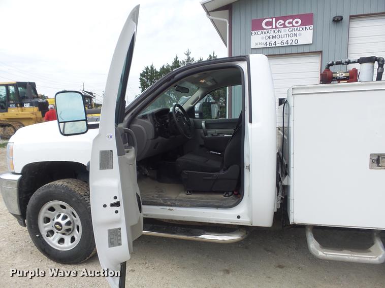 image for item DD7216 2011 Chevrolet Silverado 3500HD utility bed pickup truck