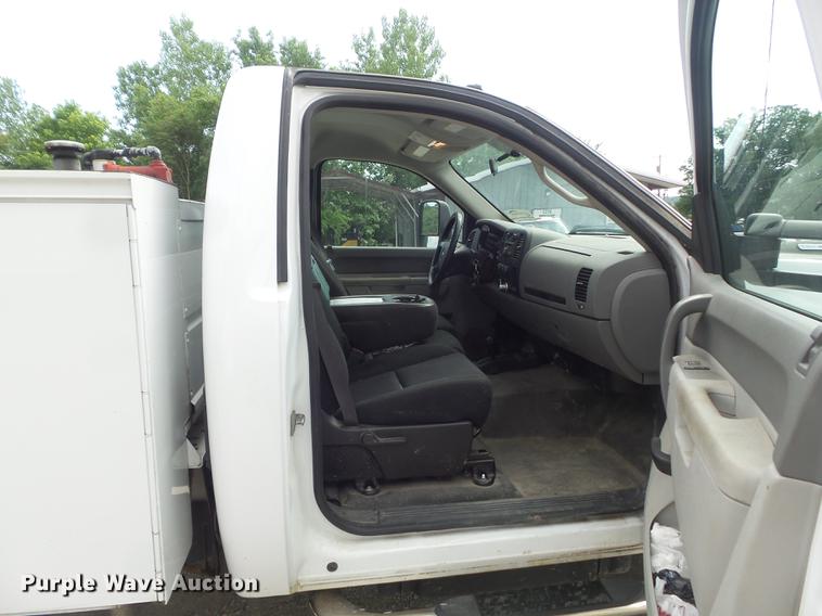 image for item DD7216 2011 Chevrolet Silverado 3500HD utility bed pickup truck