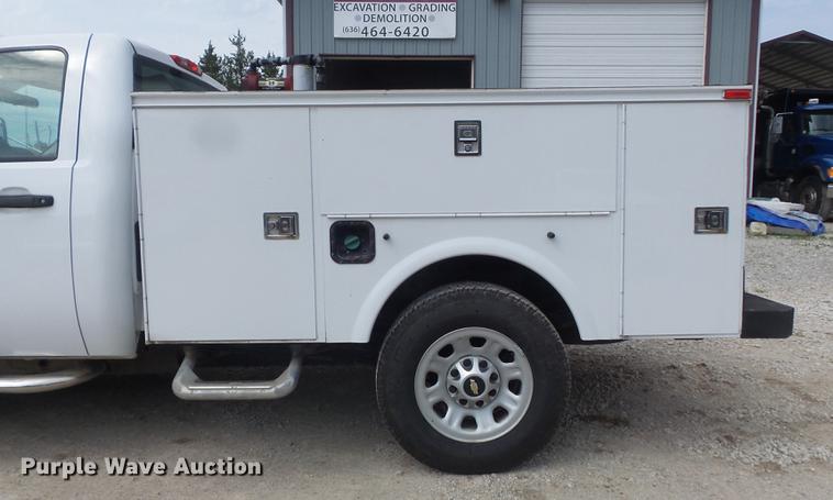 image for item DD7216 2011 Chevrolet Silverado 3500HD utility bed pickup truck