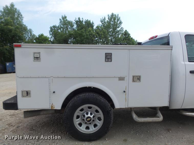image for item DD7216 2011 Chevrolet Silverado 3500HD utility bed pickup truck