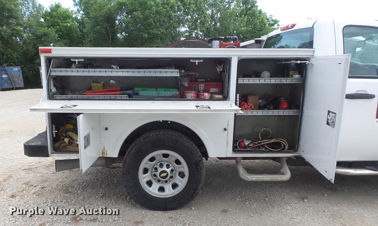 image for item DD7216 2011 Chevrolet Silverado 3500HD utility bed pickup truck