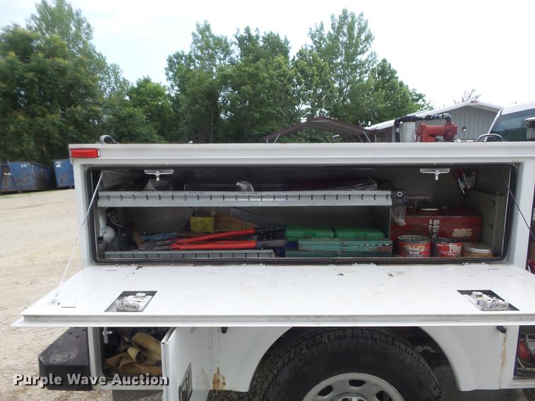 image for item DD7216 2011 Chevrolet Silverado 3500HD utility bed pickup truck