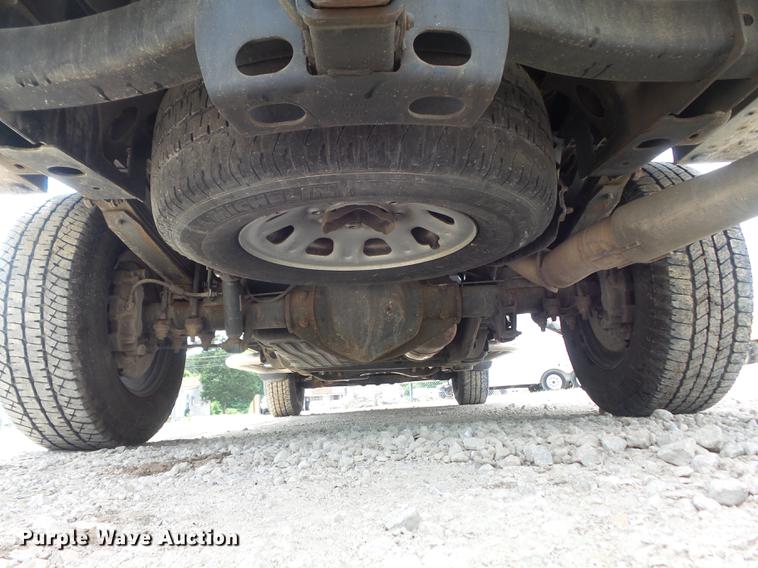 image for item DD7216 2011 Chevrolet Silverado 3500HD utility bed pickup truck