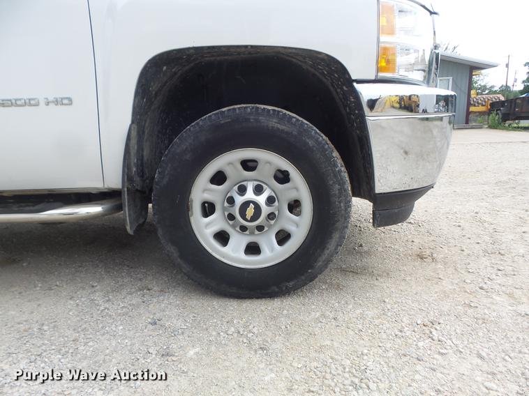 image for item DD7216 2011 Chevrolet Silverado 3500HD utility bed pickup truck