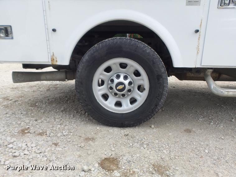 image for item DD7216 2011 Chevrolet Silverado 3500HD utility bed pickup truck