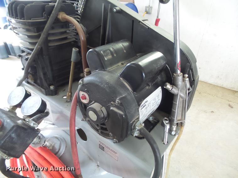 image for item DM9920 Chicago Pneumatic RCP226VP air compressor