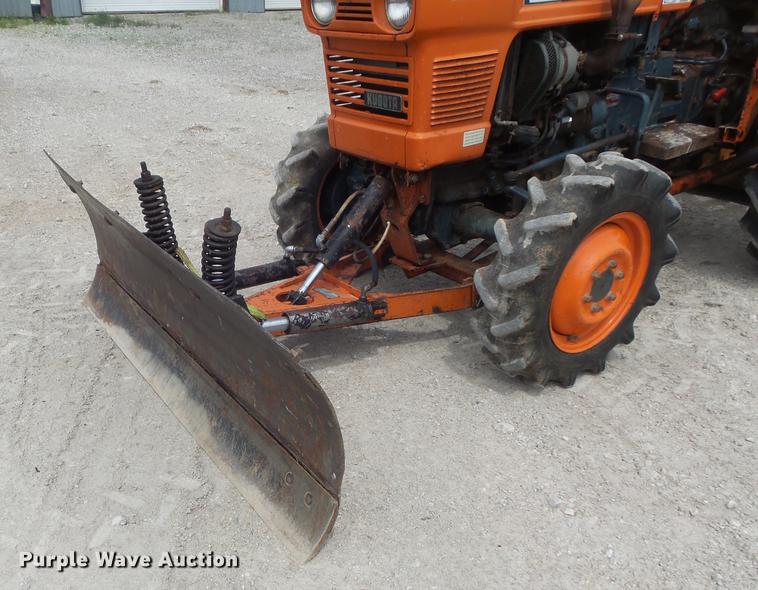 image for item DM9924 Kubota L185DT MFWD tractor