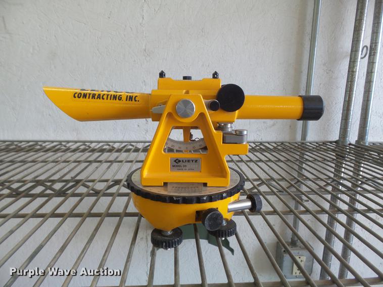 image for item DM9932 Surveying equipment
