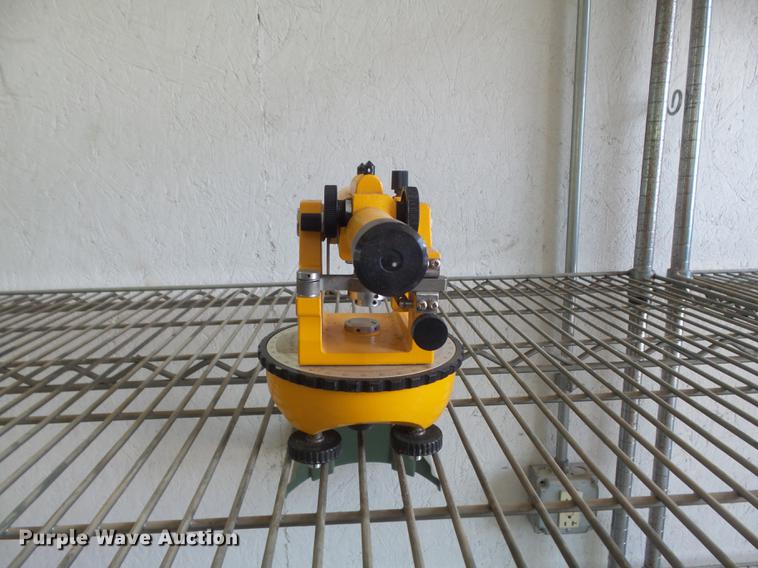 image for item DM9932 Surveying equipment