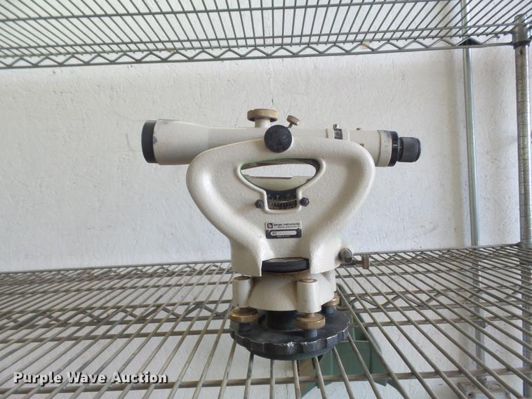image for item DM9932 Surveying equipment