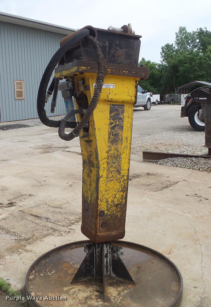 image for item DM9961 2005 Atlas Copco MB500CL breaker