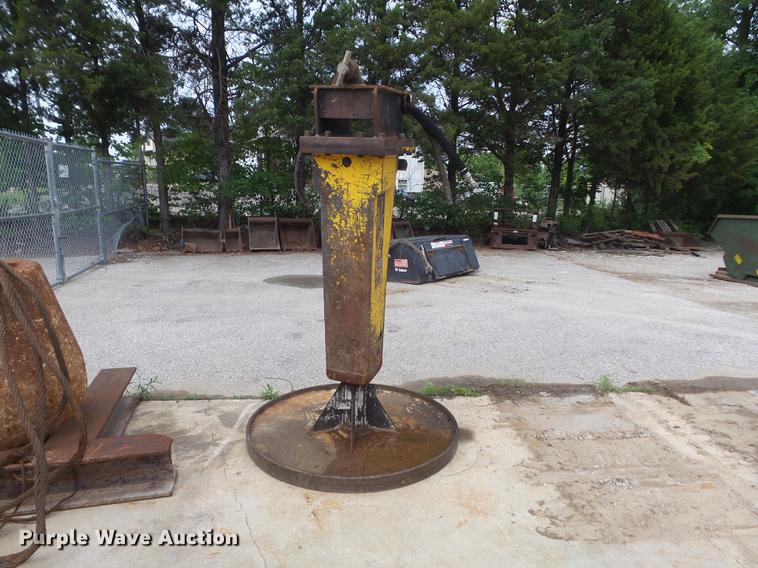 image for item DM9961 2005 Atlas Copco MB500CL breaker