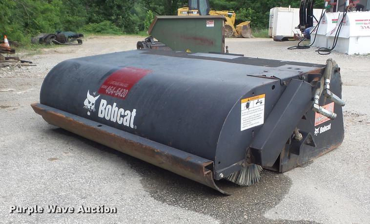 image for item DM9964 2008 Bobcat Sweeper broom