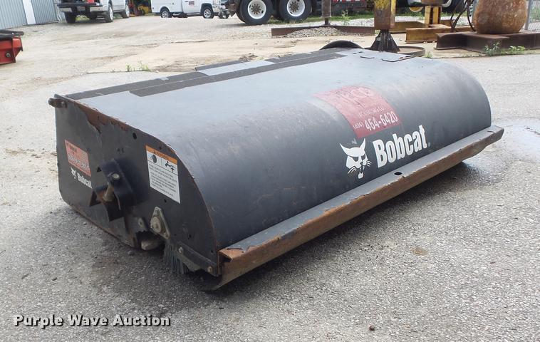 image for item DM9964 2008 Bobcat Sweeper broom