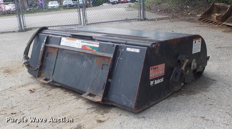 image for item DM9964 2008 Bobcat Sweeper broom