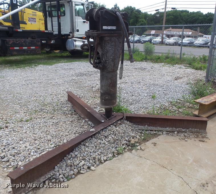 image for item DM9966 Bobcat HB980 breaker