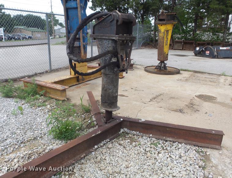 image for item DM9966 Bobcat HB980 breaker