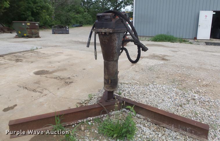 image for item DM9966 Bobcat HB980 breaker