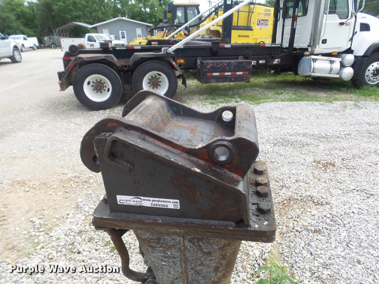 image for item DM9966 Bobcat HB980 breaker