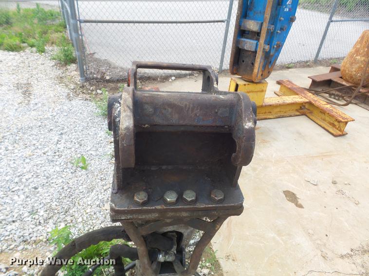 image for item DM9966 Bobcat HB980 breaker