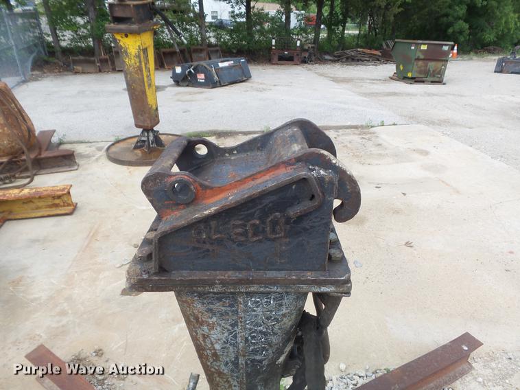image for item DM9966 Bobcat HB980 breaker