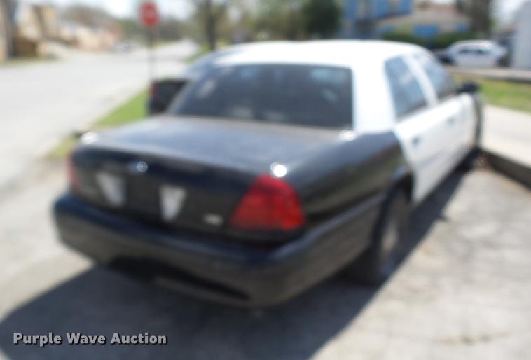 image for item AY9507 2010 Ford Crown Victoria Police Interceptor