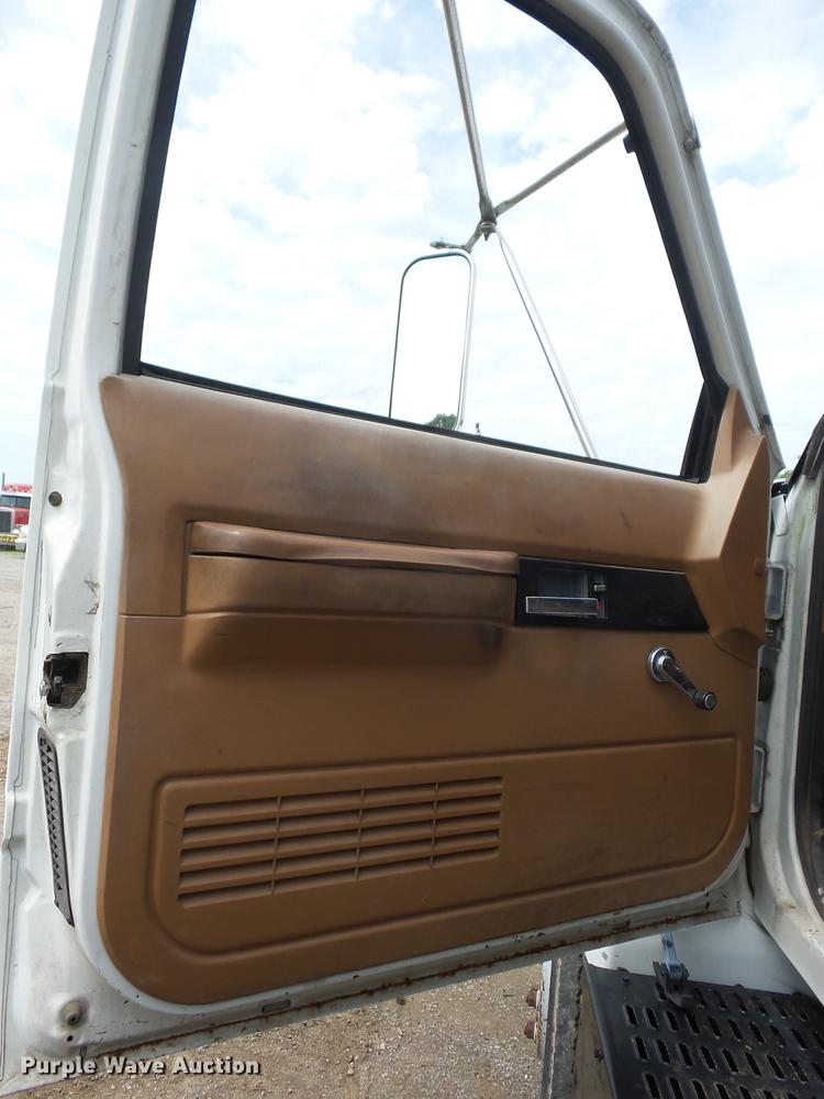 image for item BI9500 1994 GMC TopKick LoPro box truck