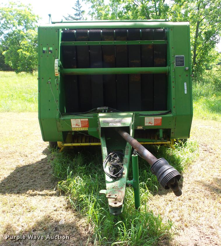 image for item BI9505 John Deere 375 round baler