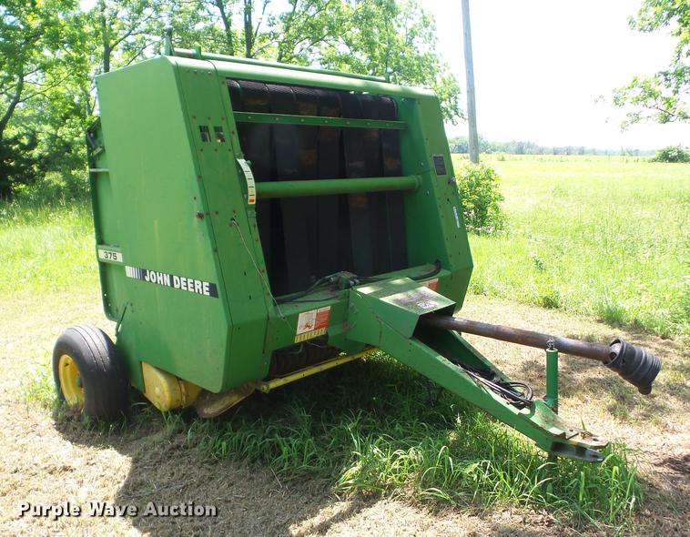 image for item BI9505 John Deere 375 round baler