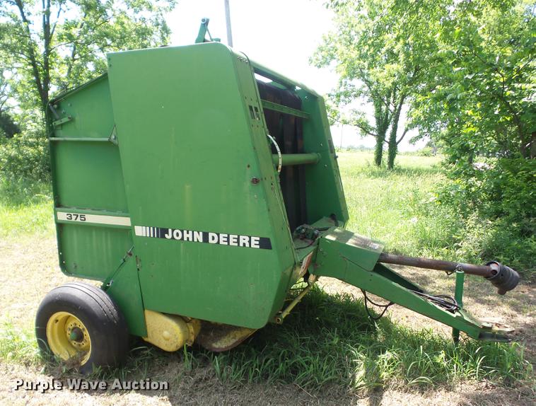 image for item BI9505 John Deere 375 round baler