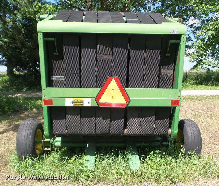 image for item BI9505 John Deere 375 round baler
