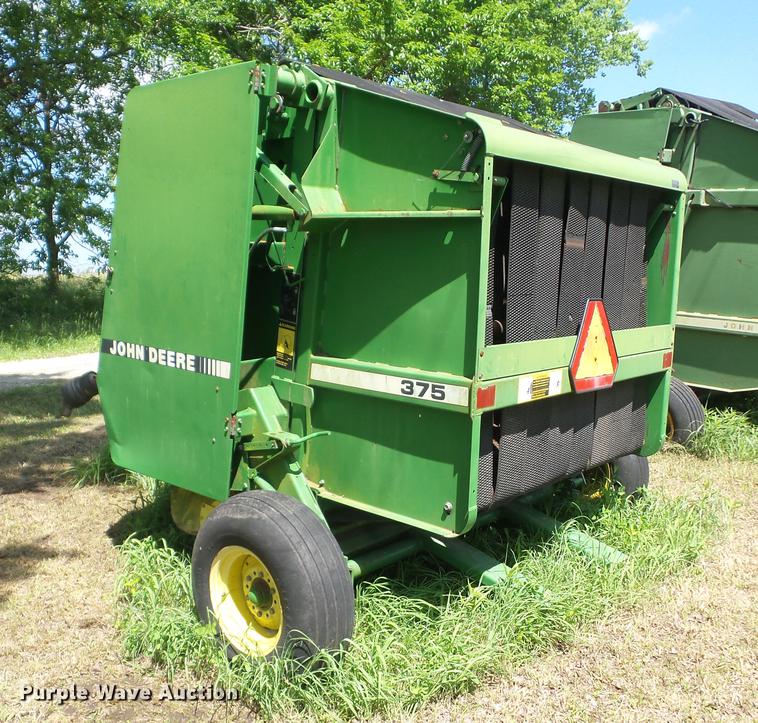 image for item BI9505 John Deere 375 round baler