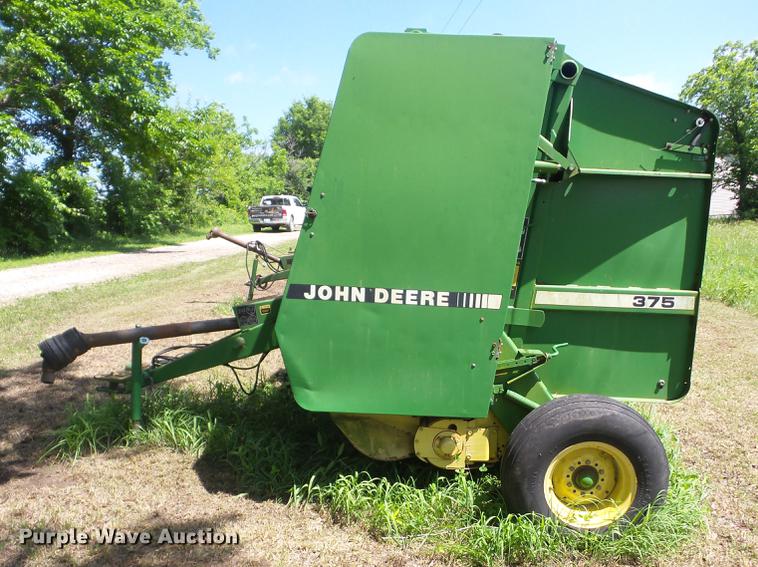 image for item BI9505 John Deere 375 round baler