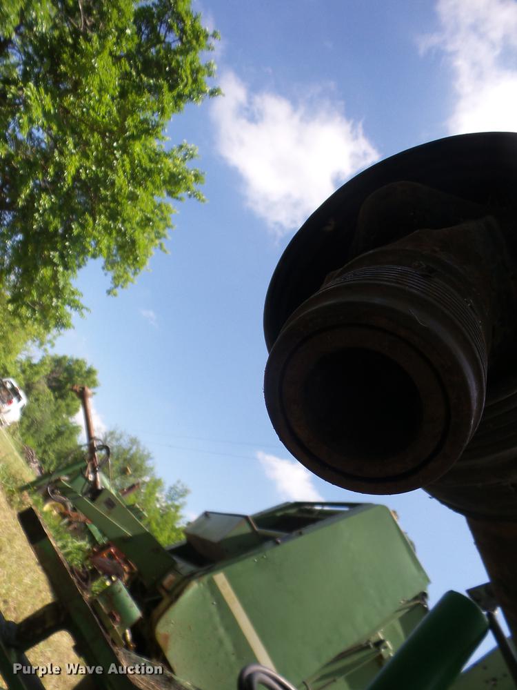 image for item BI9505 John Deere 375 round baler