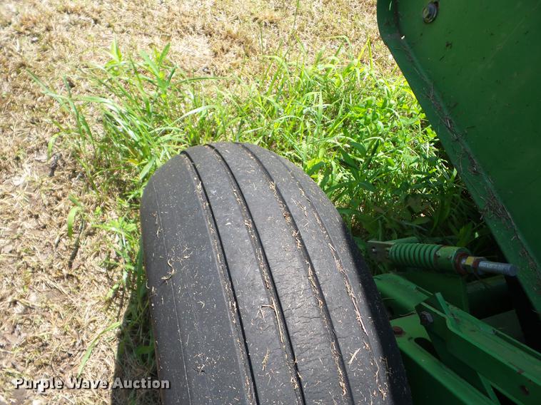 image for item BI9505 John Deere 375 round baler