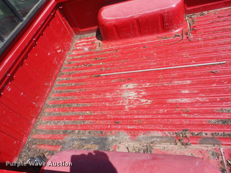 image for item BI9510 1993 Nissan King Cab pickup truck