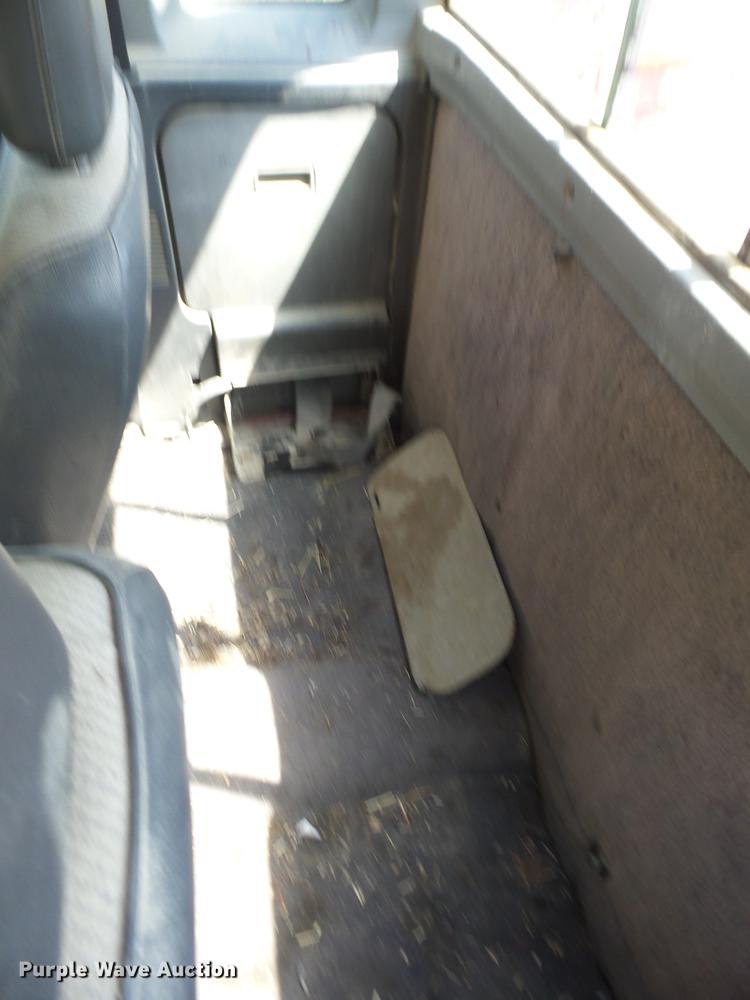 image for item BI9510 1993 Nissan King Cab pickup truck