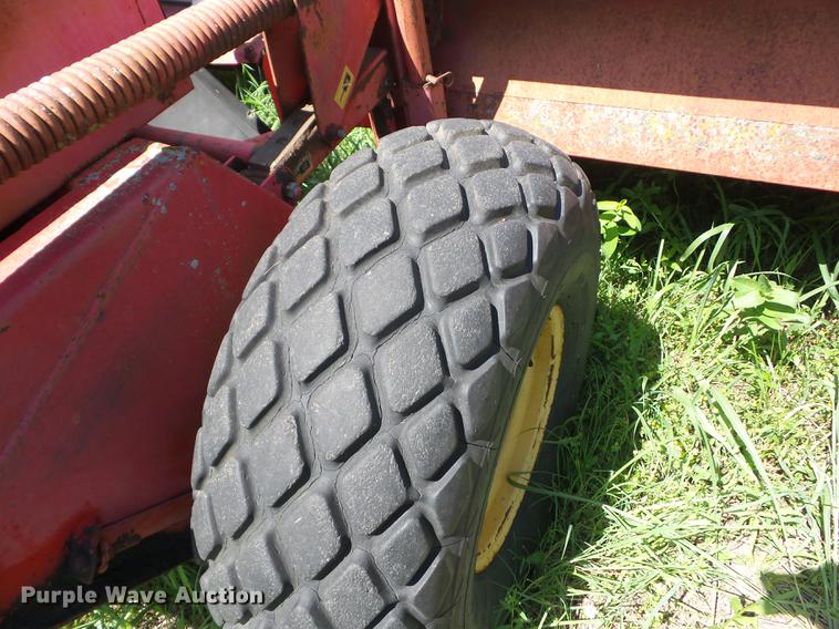 image for item BI9512 Massey Ferguson 655 Hydro windrower
