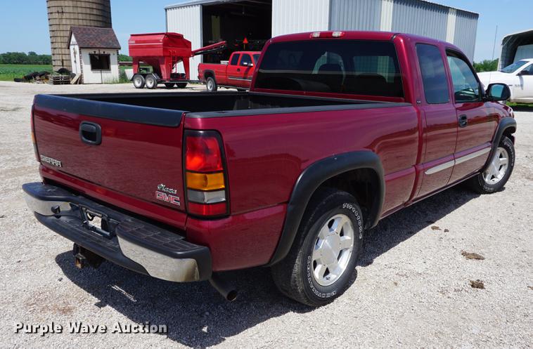 image for item DB6023 2005 GMC Sierra 1500 Ext. Cab pickup truck