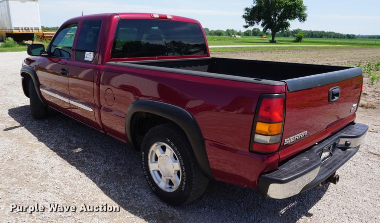 image for item DB6023 2005 GMC Sierra 1500 Ext. Cab pickup truck
