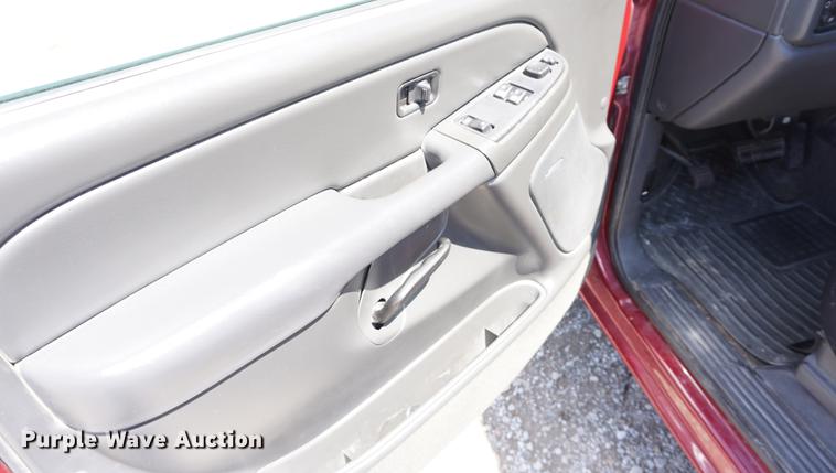 image for item DB6023 2005 GMC Sierra 1500 Ext. Cab pickup truck