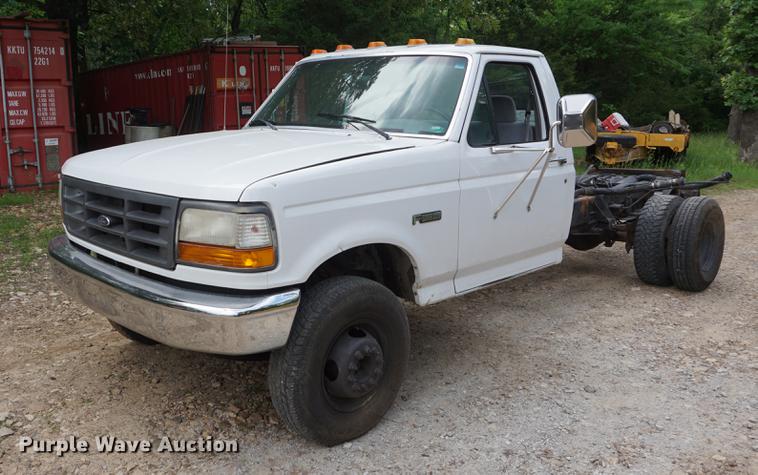 image for item DB6032 1995 Ford F450 truck cab and chassis