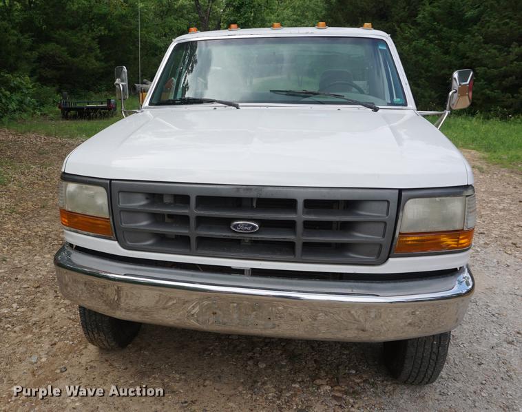 image for item DB6032 1995 Ford F450 truck cab and chassis