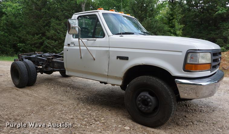 image for item DB6032 1995 Ford F450 truck cab and chassis