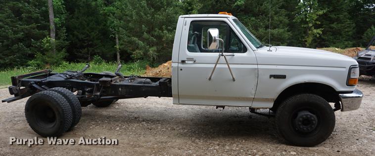 image for item DB6032 1995 Ford F450 truck cab and chassis
