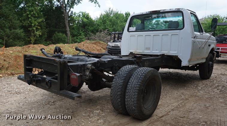 image for item DB6032 1995 Ford F450 truck cab and chassis