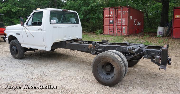 image for item DB6032 1995 Ford F450 truck cab and chassis