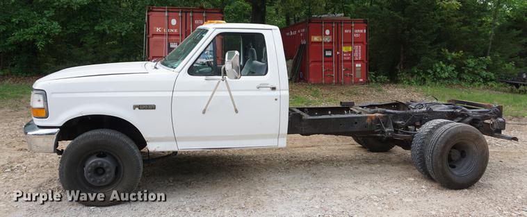 image for item DB6032 1995 Ford F450 truck cab and chassis