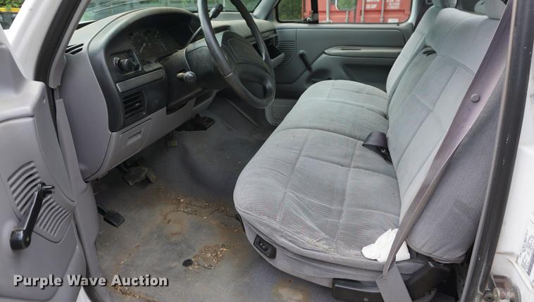 image for item DB6032 1995 Ford F450 truck cab and chassis